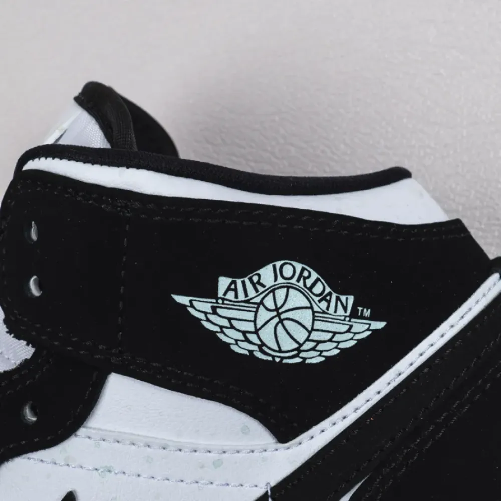 Air Jordan 1 Mid SE GS “Panda” White/Black-Teal Tint  BQ6931-103