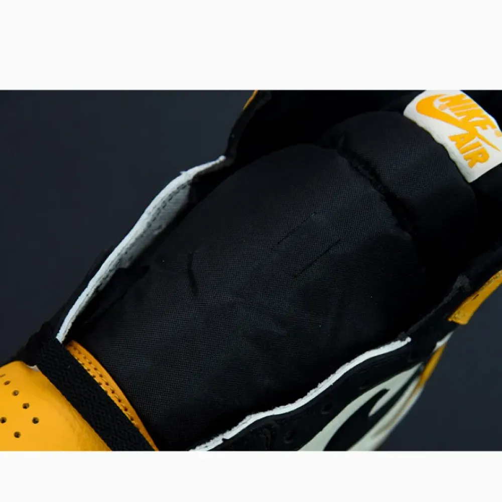 Air Jordan 1 Retro High OG ‘Yellow Toe’ Taxi/Black-Sail  555088-711
