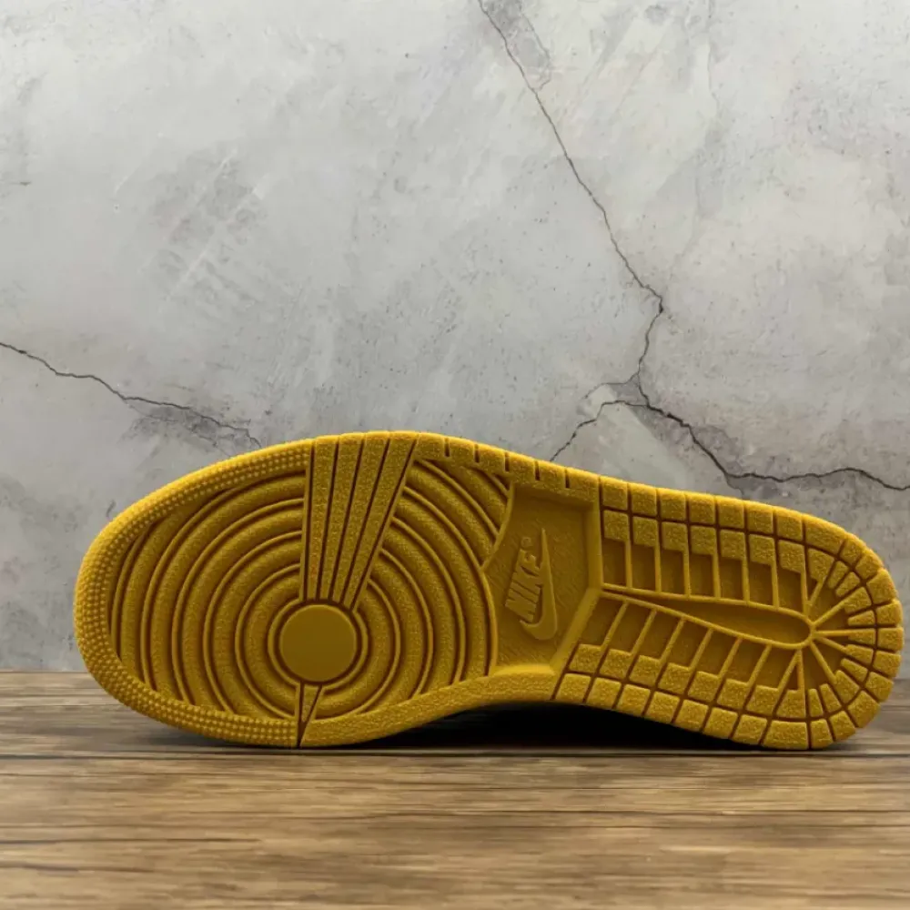 Air Jordan 1 Retro High OG “Yellow Ochre”  555088-109