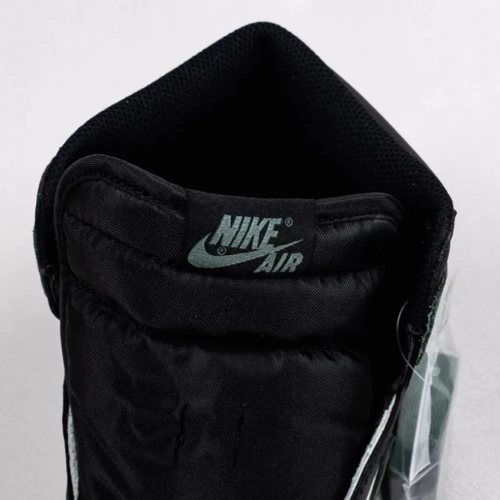 Air Jordan 1 Retro High OG “Clay Green”  555088-135