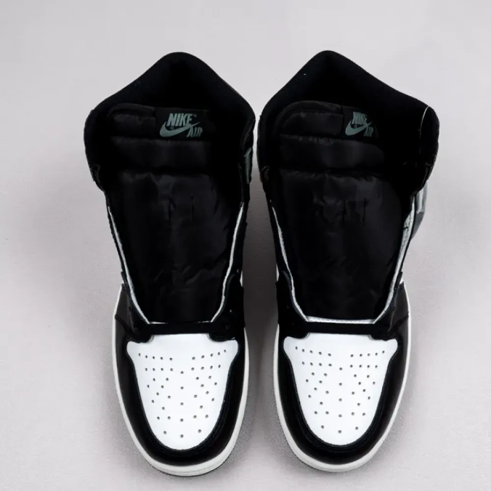 Air Jordan 1 Retro High OG “Clay Green”  555088-135