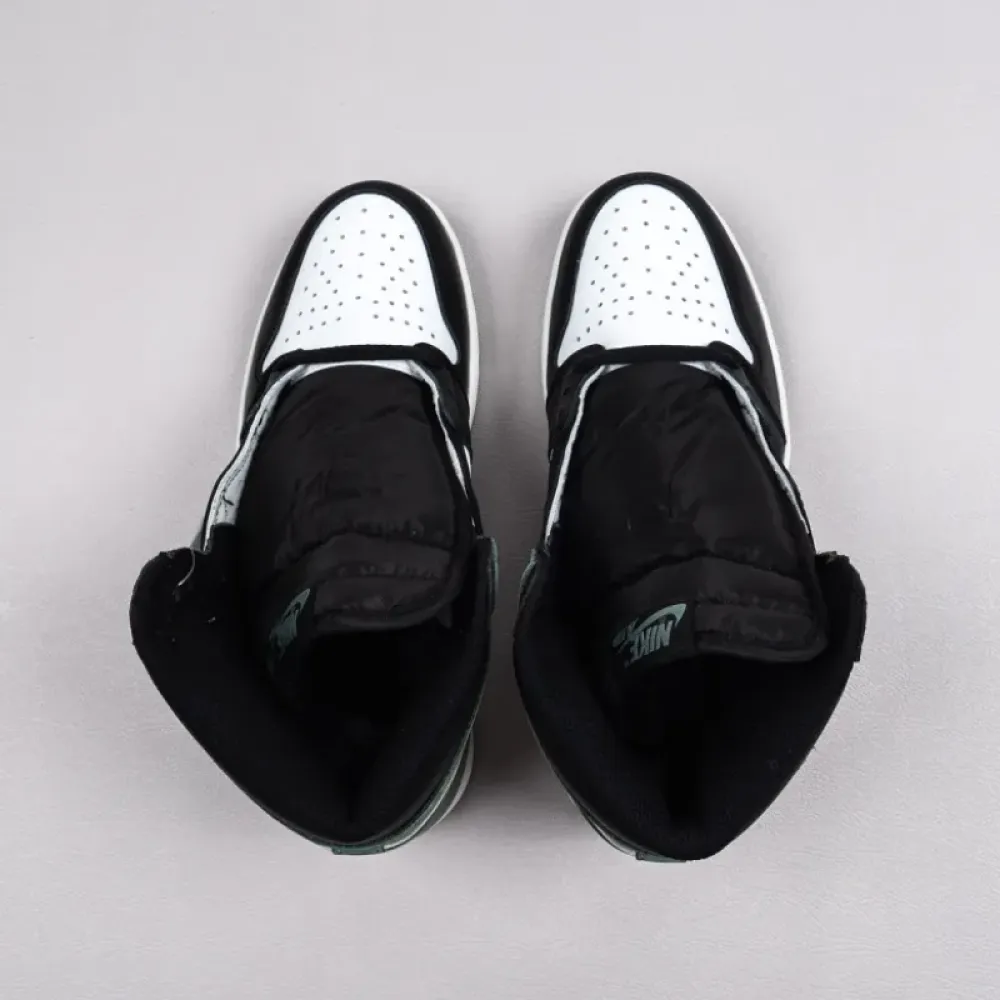 Air Jordan 1 Retro High OG “Clay Green”  555088-135