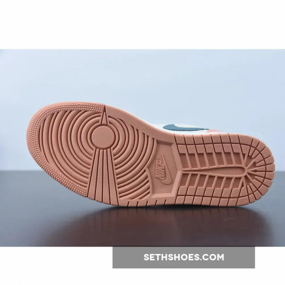 Air Jordan 1 Low “Light Madder Root”  DC0774-800