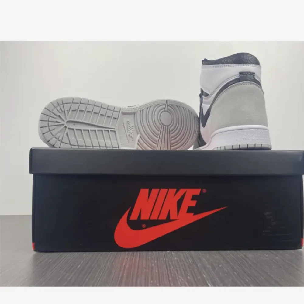 Air Jordan 1 High OG “Stage Haze” White/Black/Grey Fog  555088-108