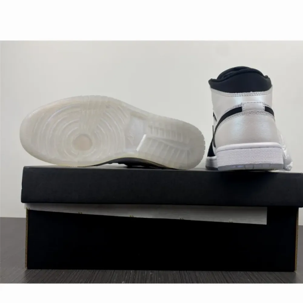 Air Jordan 1 Mid “Diamond Shorts”  DH6933-100