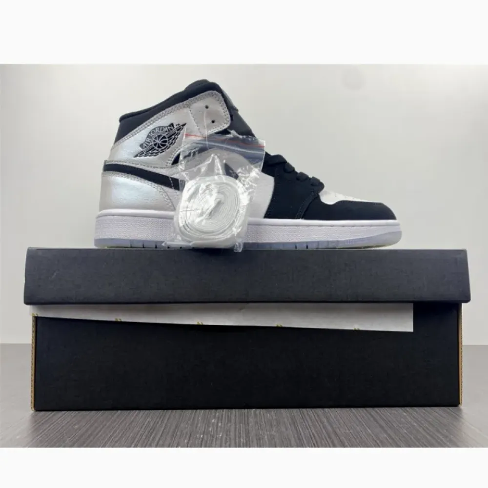 Air Jordan 1 Mid “Diamond Shorts”  DH6933-100