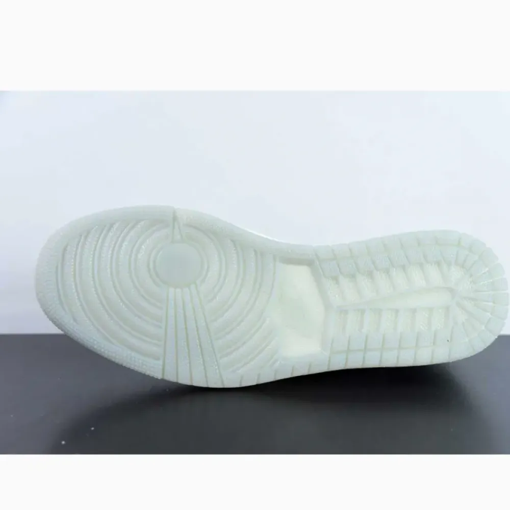 Air Jordan 1 Low OG “Year of the Dragon” FN3727-100