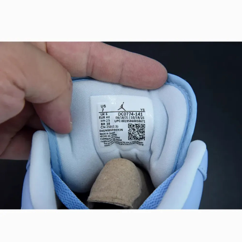 Air Jordan 1 Low “Aluminum”  DC0774-141