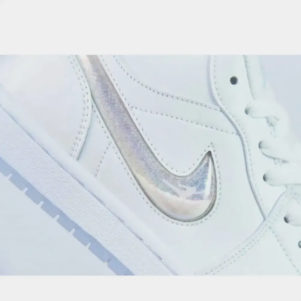Air Jordan 1 Low ‘Glitter Swoosh’ White  FQ9112-100