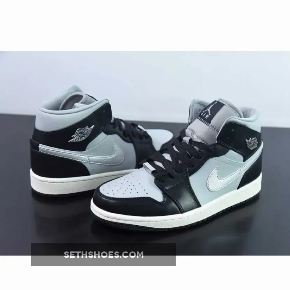 Air Jordan 1 Mid SE “Black Chrome”  FB9892-002