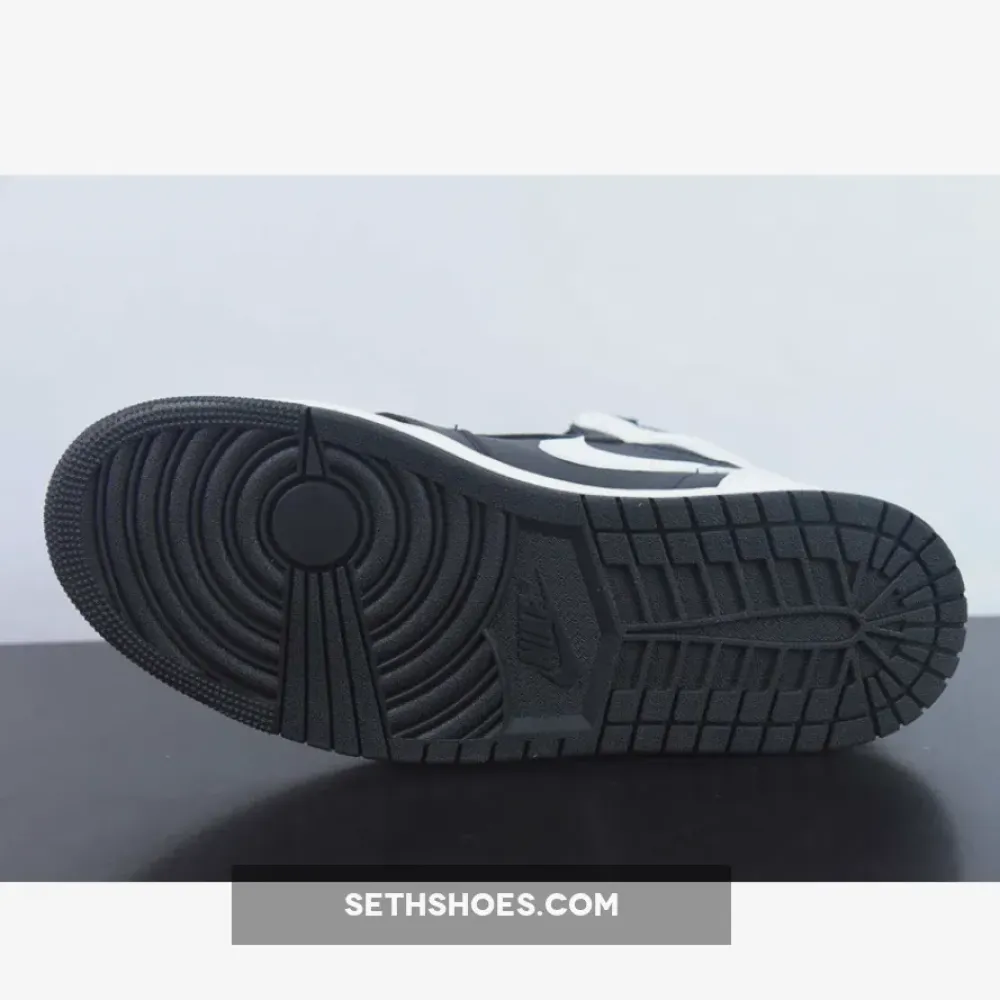 Air Jordan 1 High OG ‘Reverse Panda’  DZ5485-010