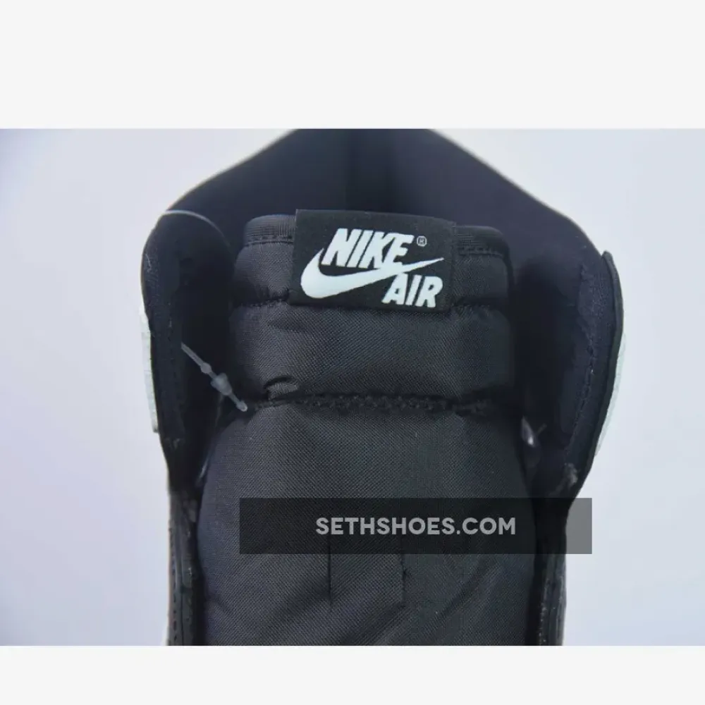 Air Jordan 1 High OG ‘Reverse Panda’  DZ5485-010