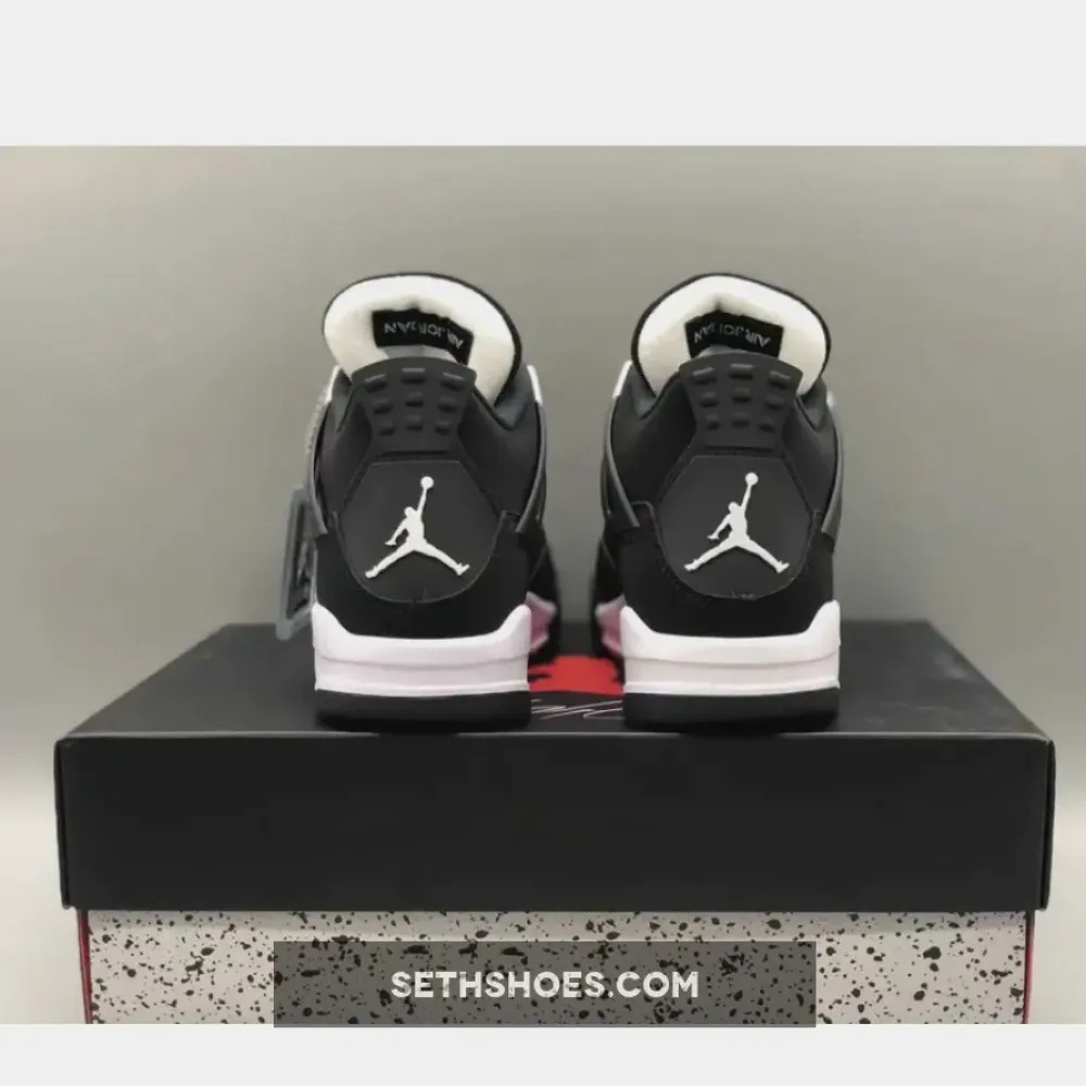 Air Jordan 4 “White Thunder” FQ8138-001