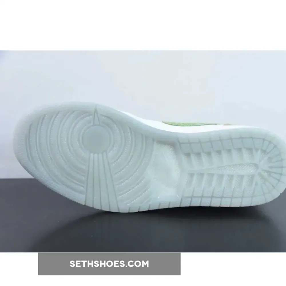 Air Jordan 1 Low OG “Year of the Dragon” Sail/Metallic Gold Grain FQ6593-100